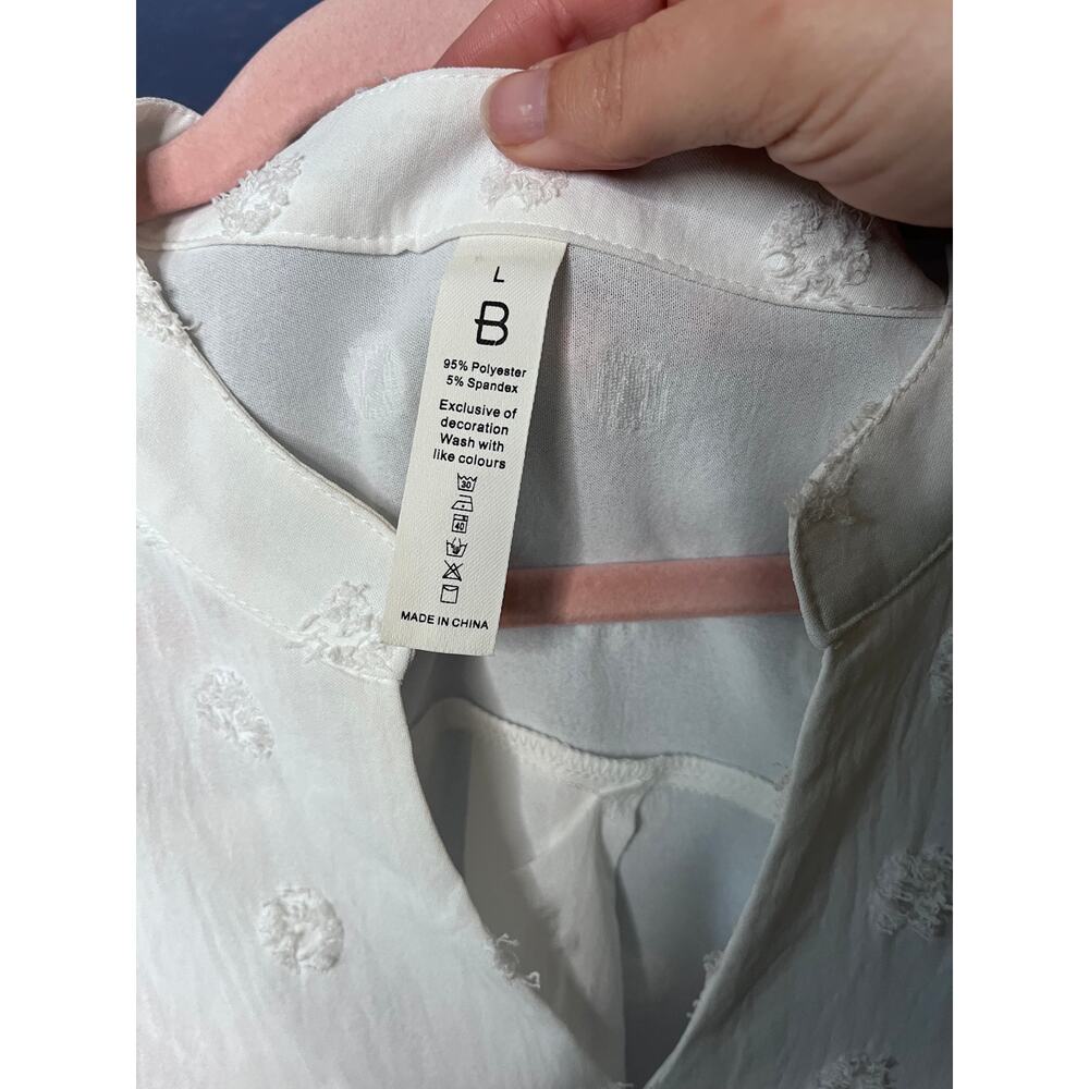 Bobeau White Textured Swiss Dot Blouse Short Sleeve Split Neck Size L - Picture 4 of 6